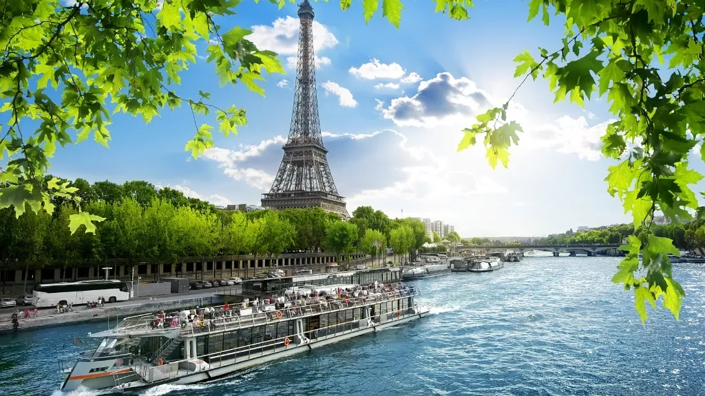 Promenade le long de la Seine à Paris