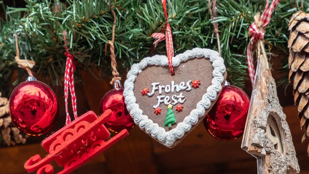 Décorations de Noël sur un marché de Cologne