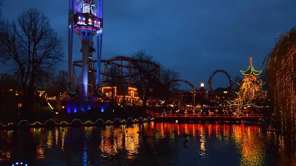 Les jardins de Tivoli illuminés à Copenhague