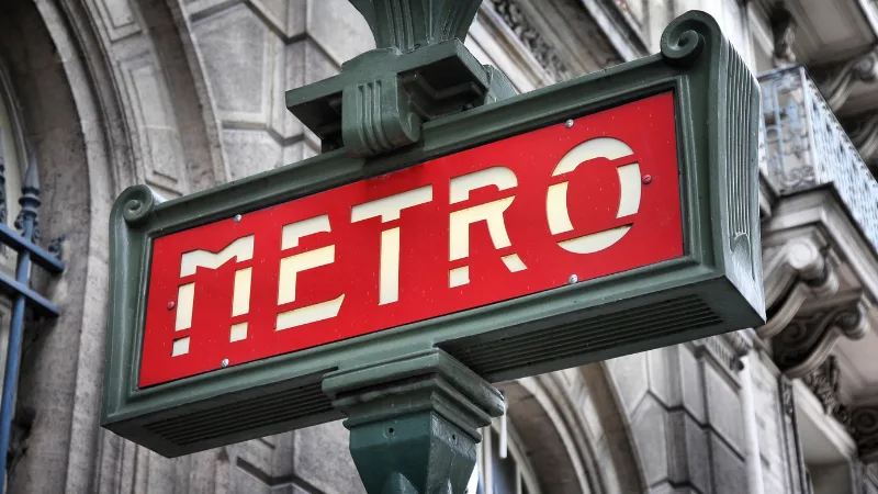 Bouche du métro parisien