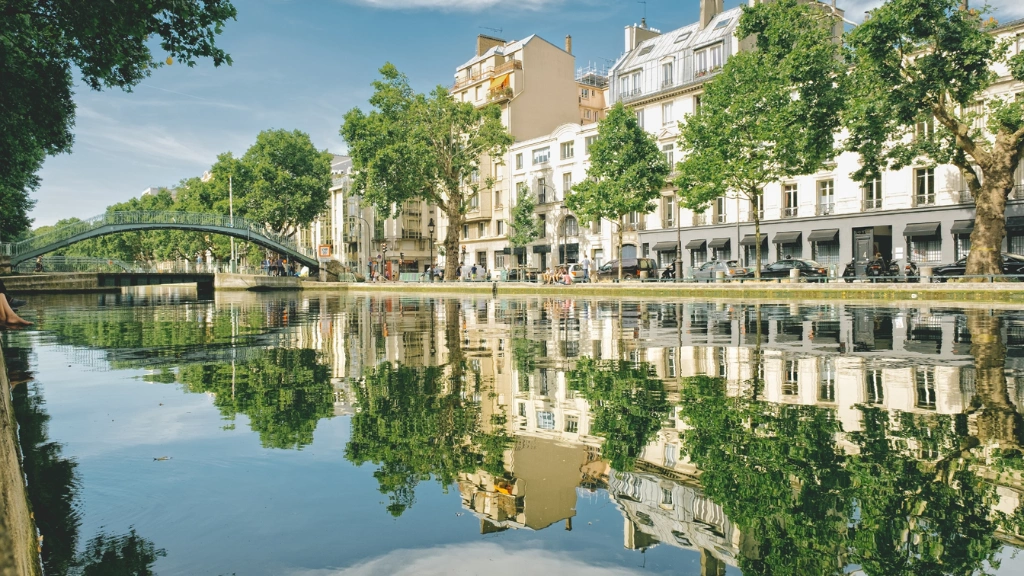 Photo des cafés le long du quai de Jemmapes