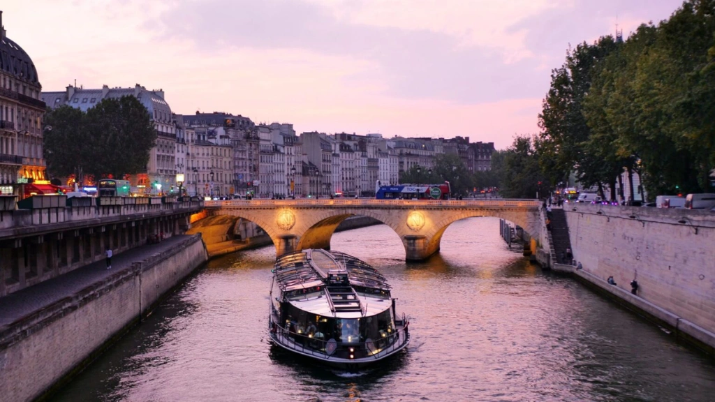 Photo de la scene à Suresnes