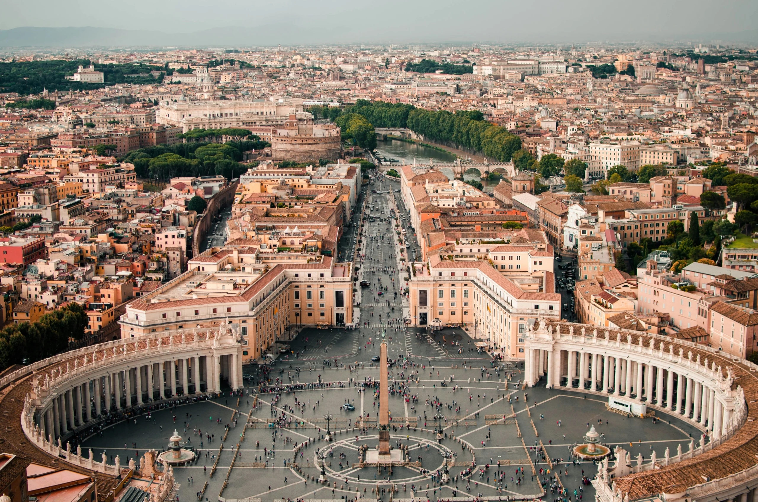 Rome en 4 jours vue depuis la coupole de la basilique Saint-Pierre sur la place et la ville de Rome